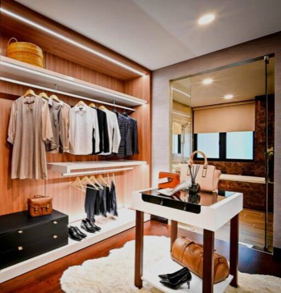 take a closet tour before going shopping