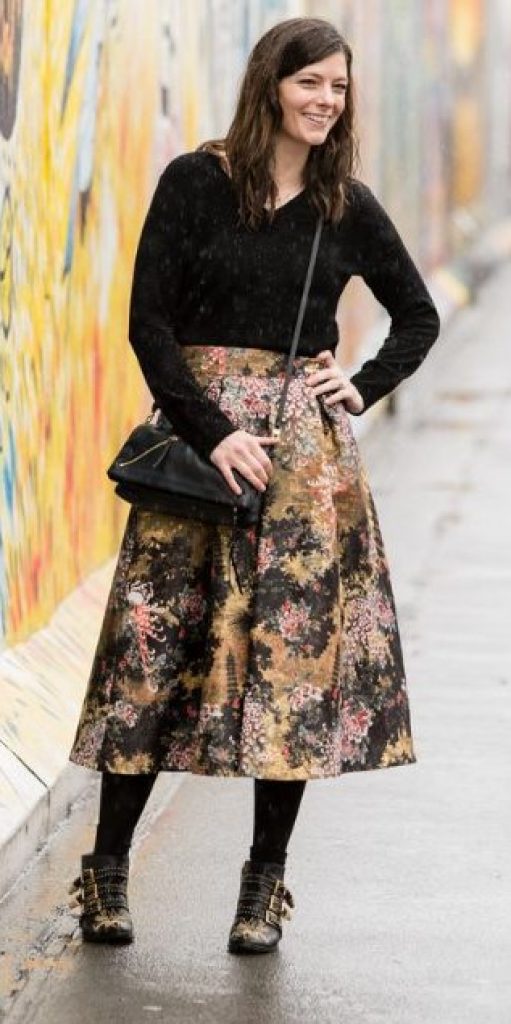 Statement printed skirt for winter occasions